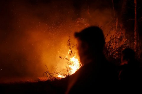 Brasil envia equipe de bombeiros para combater incêndios na Bolívia