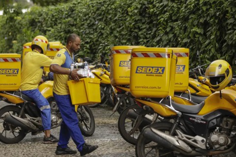 Correios anunciam PDV e concurso para contratar 3,2 mil carteiros