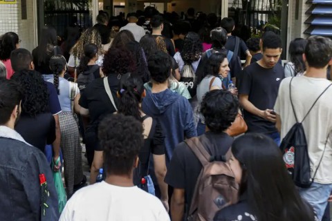 Pé-de-Meia: com recursos suspensos pelo TCU, como ficam os repasses para os alunos?