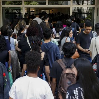 Pé-de-Meia: com recursos suspensos pelo TCU, como ficam os repasses para os alunos?